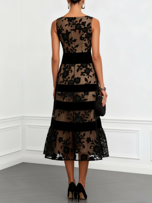 Vestito midi a trapezio senza maniche in tulle nero con fiori