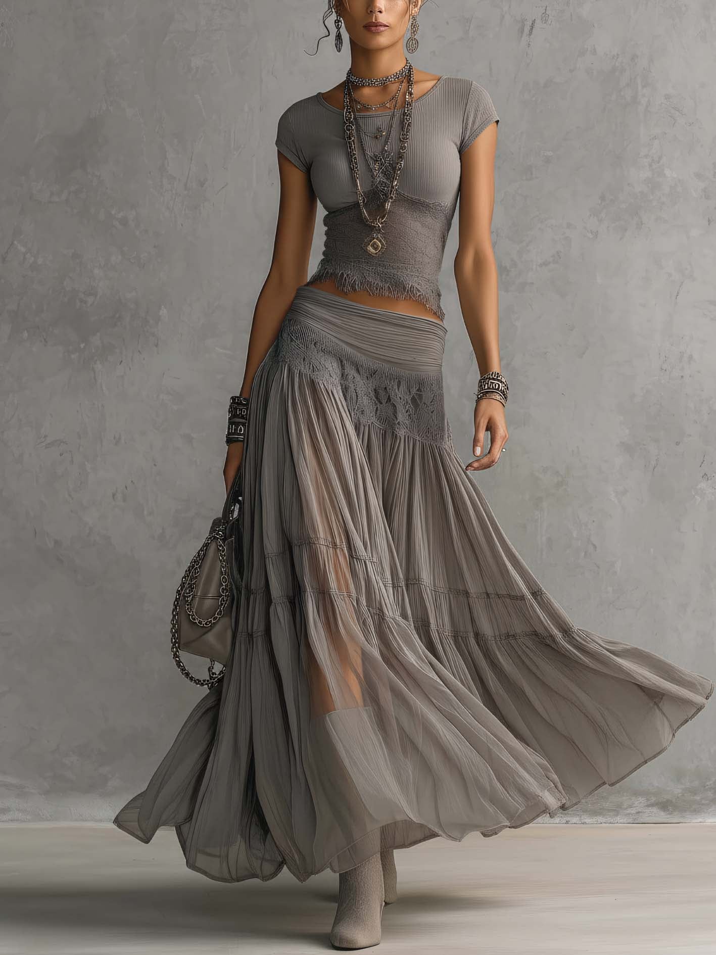 Completo Top in Pizzo Trasparente Grigio e Gonna Lunga Plissé