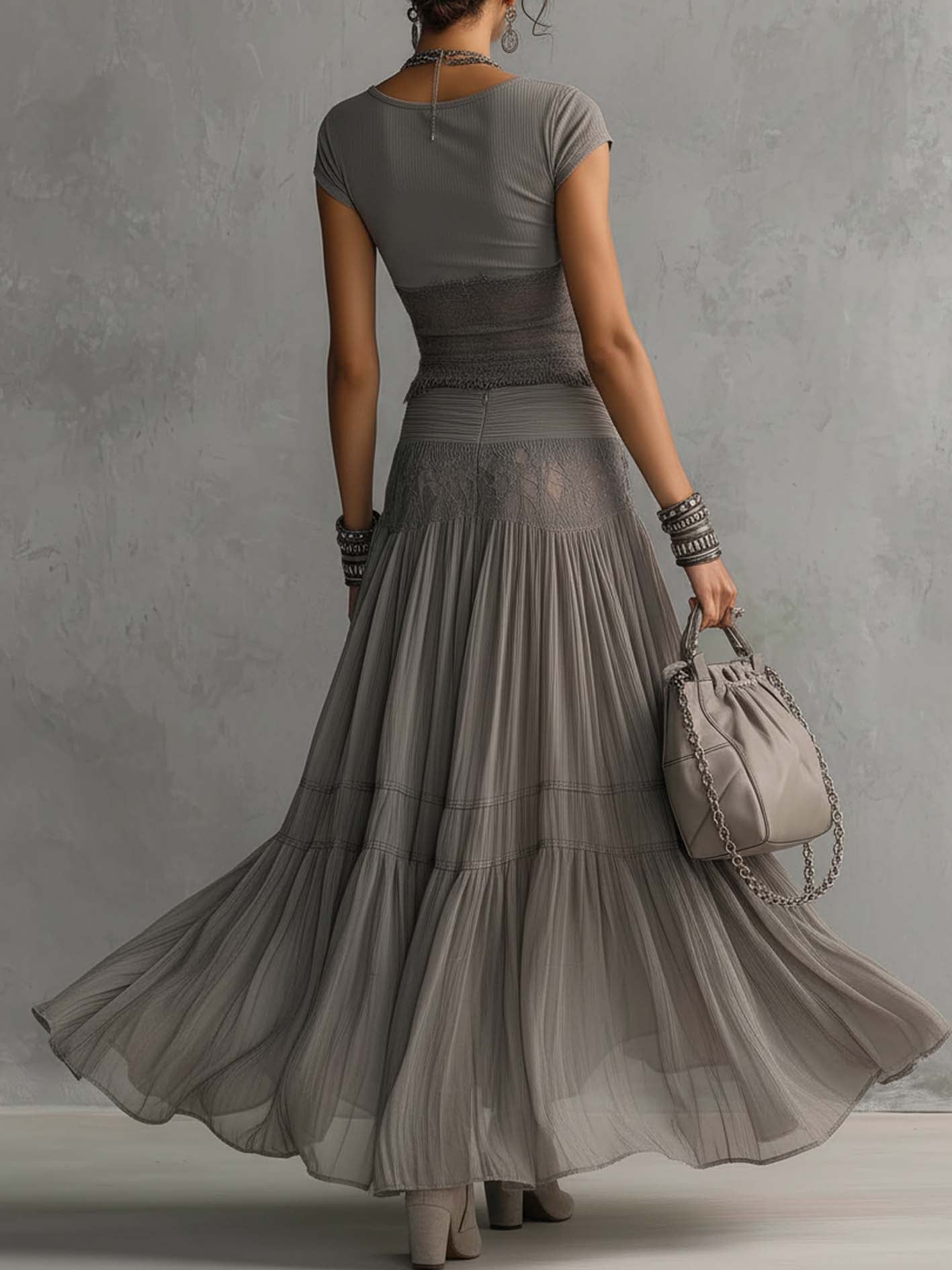 Completo Top in Pizzo Trasparente Grigio e Gonna Lunga Plissé