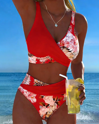 Bikini con motivo floreale a contrasto e cut-out