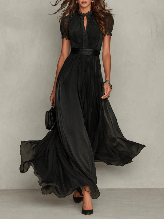Abito lungo nero con scollo a goccia e bordo in pizzo di chiffon