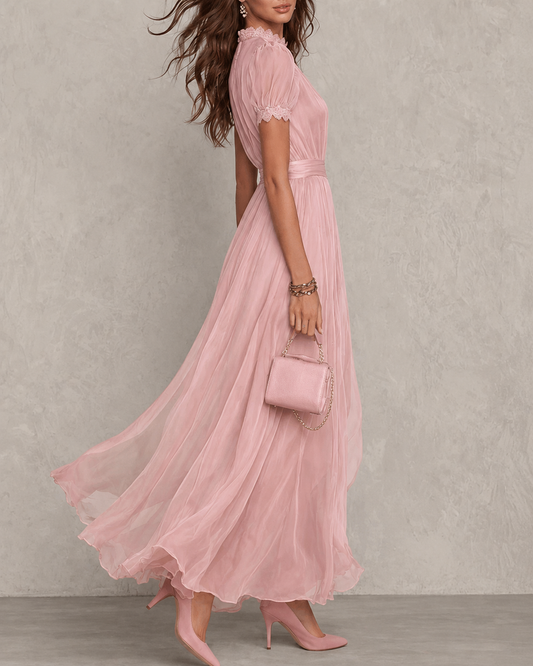 Abito lungo rosa con scollo a goccia e bordo in pizzo chiffon