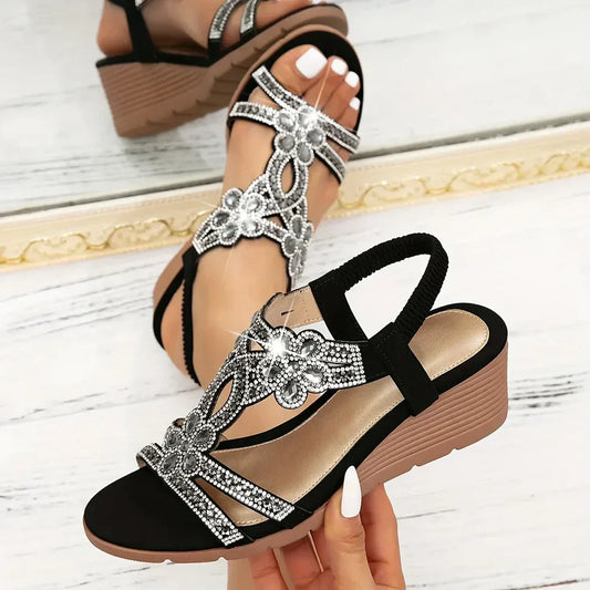 Sandali con mini zeppa e strass floreali