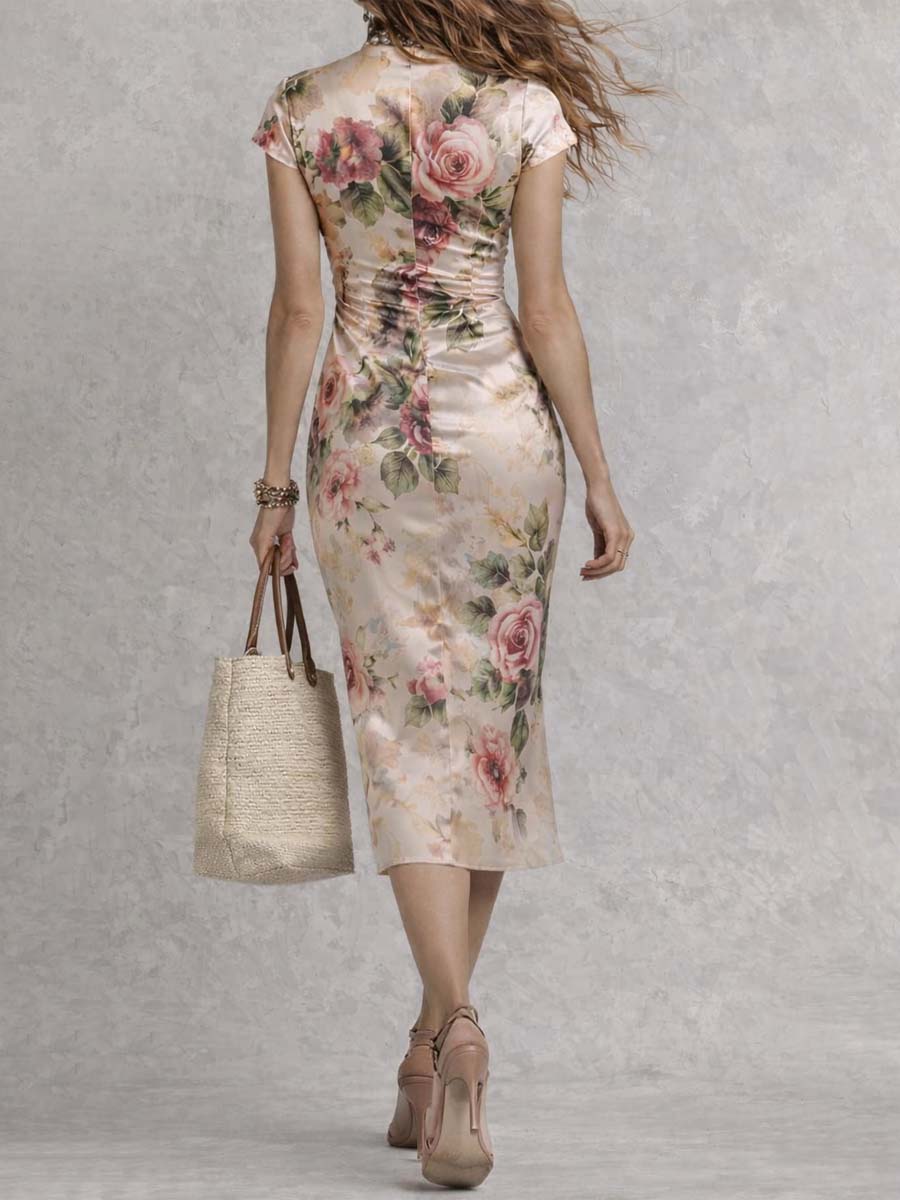 Vestido Midi Arrugado de Satén con Estampado Floral y Abertura Lateral