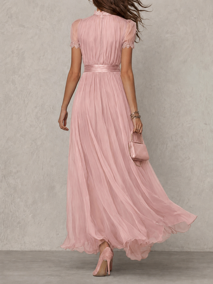 Abito lungo rosa con scollo a goccia e bordo in pizzo chiffon