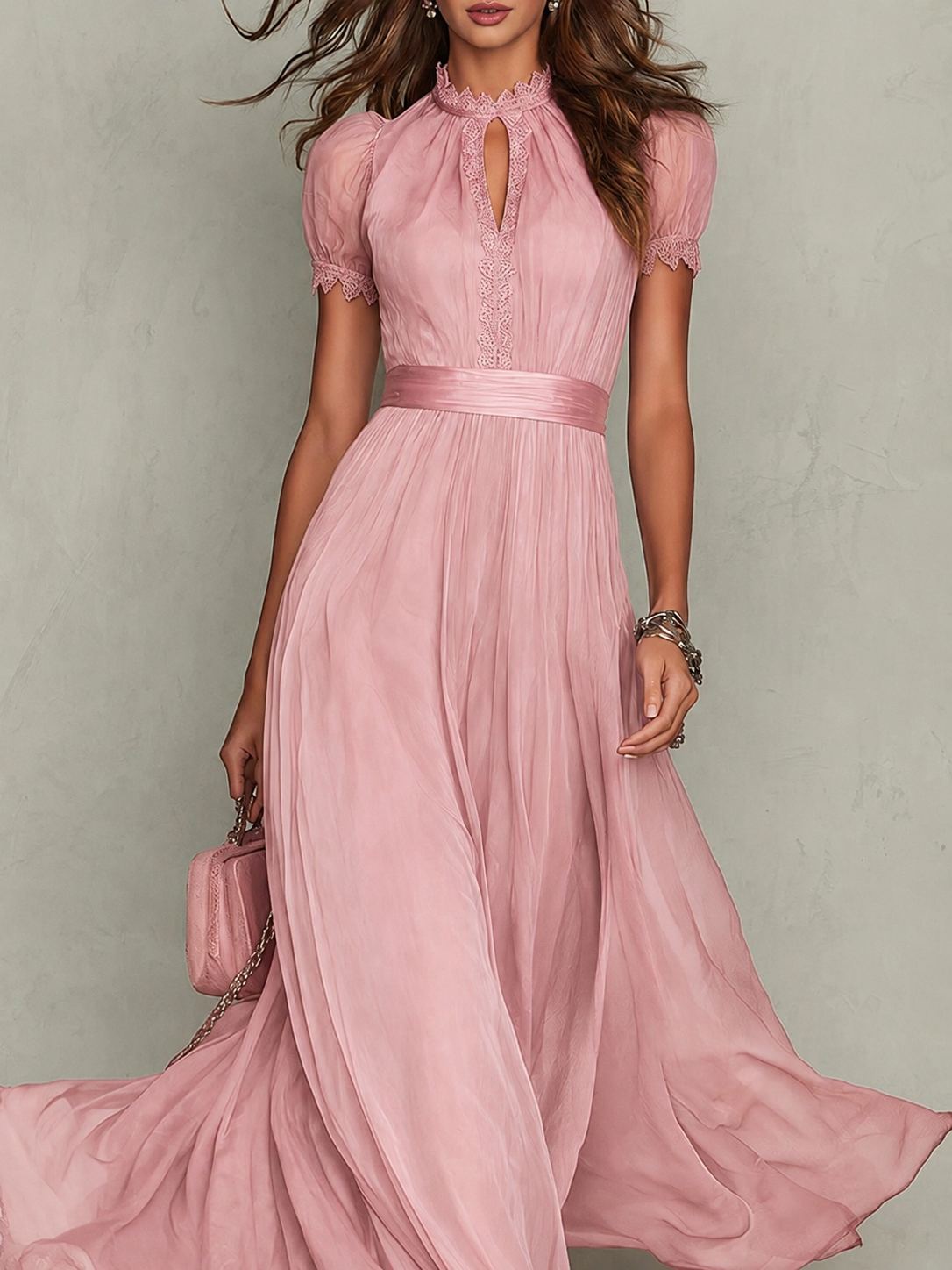 Abito lungo rosa con scollo a goccia e bordo in pizzo chiffon