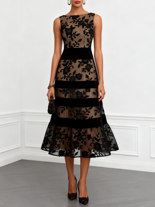 Vestito midi a trapezio senza maniche in tulle nero con fiori