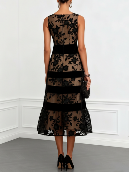 Vestito midi a trapezio senza maniche in tulle nero con fiori