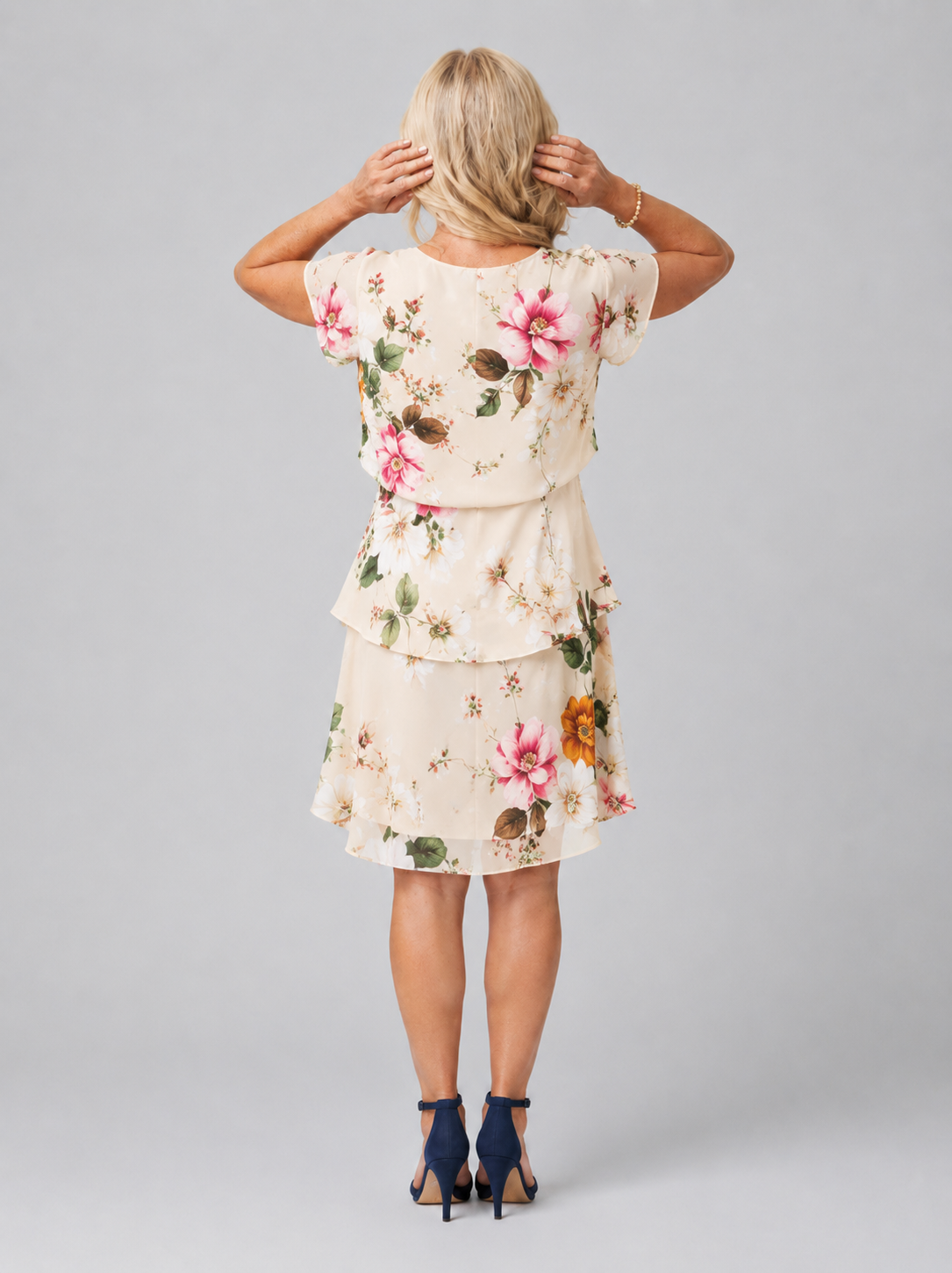Vestito floreale elegante con volant