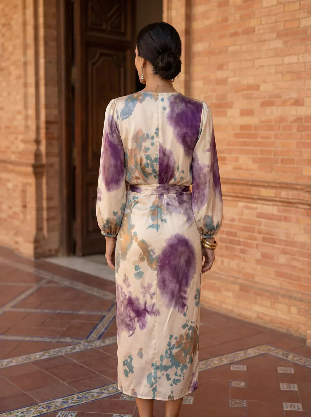 Abito elegante con scollo a V