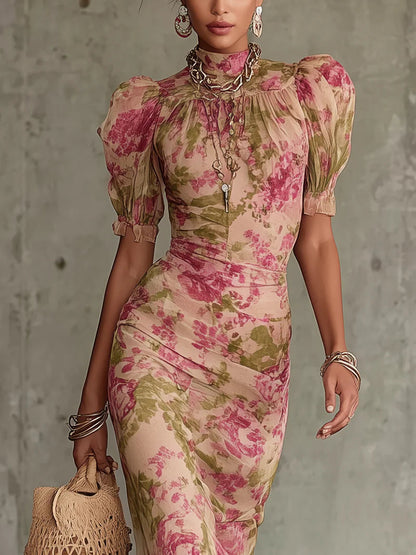 Abito lungo con stampa vintage di rose e maniche a sbuffo