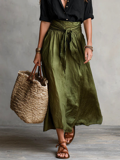 Completo due pezzi: t-shirt nera e gonna midi verde oliva