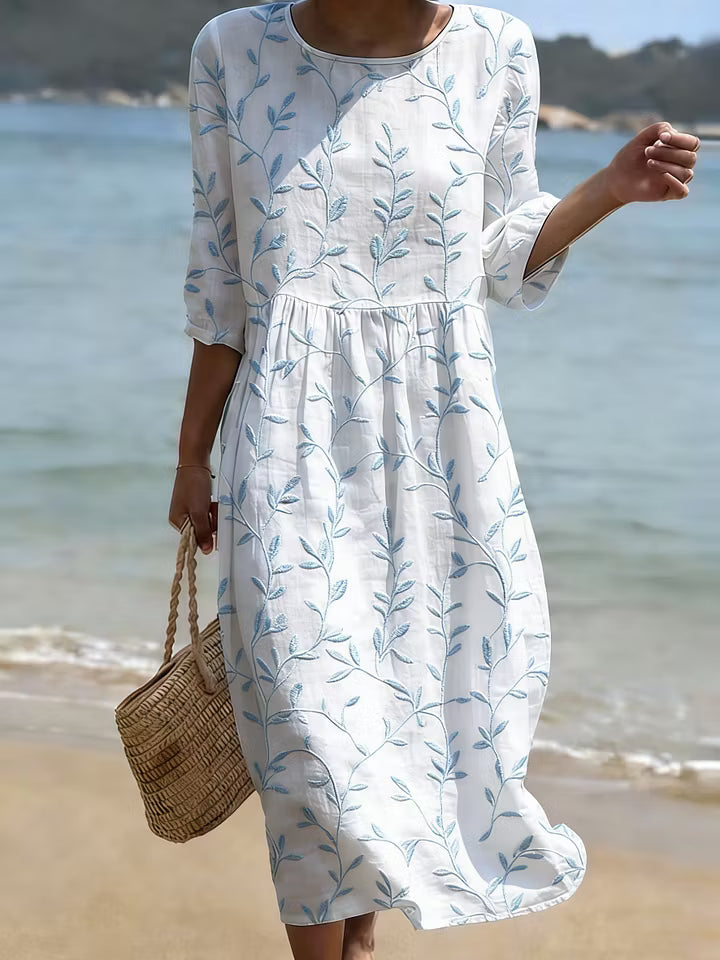 Vestito bianco con fiori vintage ricamati