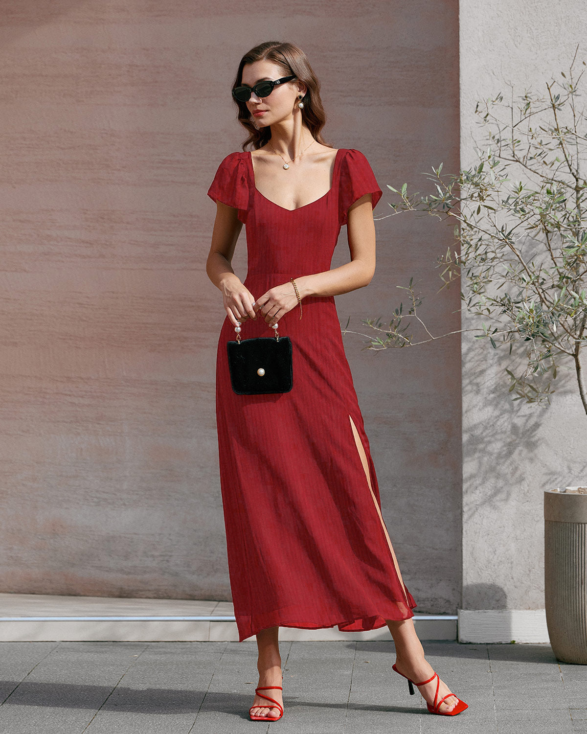 Abito con scollo a cuore rosso