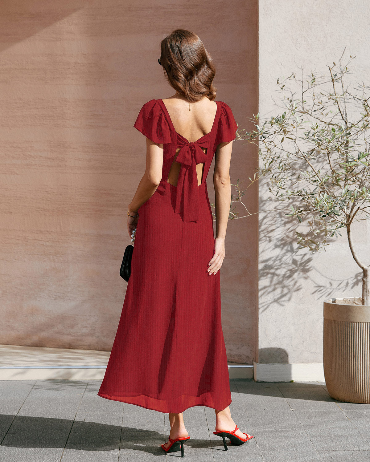 Abito con scollo a cuore rosso